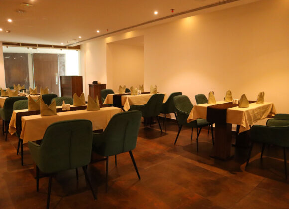 hotel with restaurant in kochi
